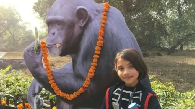 Rita'ya doğum günü partisinde eşlik eden 10 yaşındaki Khyati