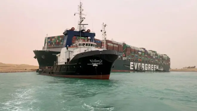 እታ ኣብ መትረብ ስዊዝ ተሸኺላ ዘላ መርከብ