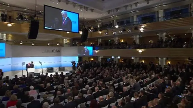 هم آمده اند.در زمانه ای که امنیت دغدغه ای جهانی است، مقامهای سیاسی و نظامی بیشتر از یکصد کشور جهان از جمله 25 رهبر در نشست امنیتی مونیخ گرد