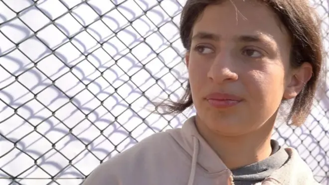 "اعتدت العيش في الخيام وأحلم باللعب مع رونالدو"