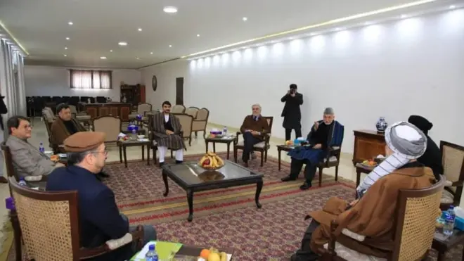 په اعلامیه کې له نورو افغان سیاسي شخصیتونو غوښتنه شوې چې له دې ډلې سره یو ځای شي