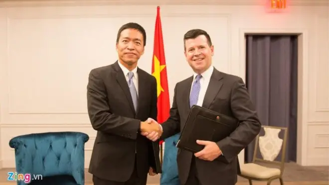 Ông Lê Hồng Minh, Chủ tịch kiêm Tổng giám đốc VNG, và ông Bob McCooey, Phó Chủ tịch Nasdaq