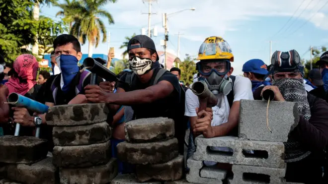 Las barricadas y bloqueos de carreteras son una de las principales formas de protesta en Nicaragua.