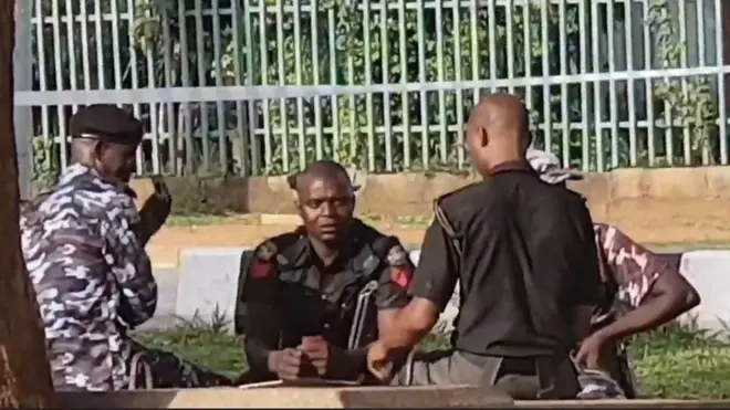 Àwọn ọlọ́pàá onítẹ́tẹ́