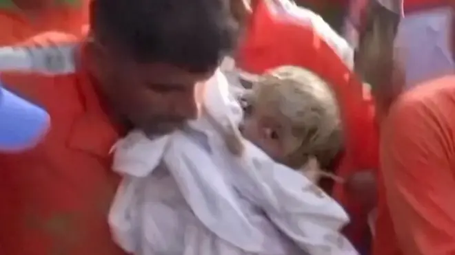 انتشال طفل من بئر في الهند بعد عملية إنقاذ استغرقت ثماني ساعات