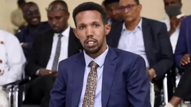 Yaasiin Farey oo fadhiyay hoolka doorashada