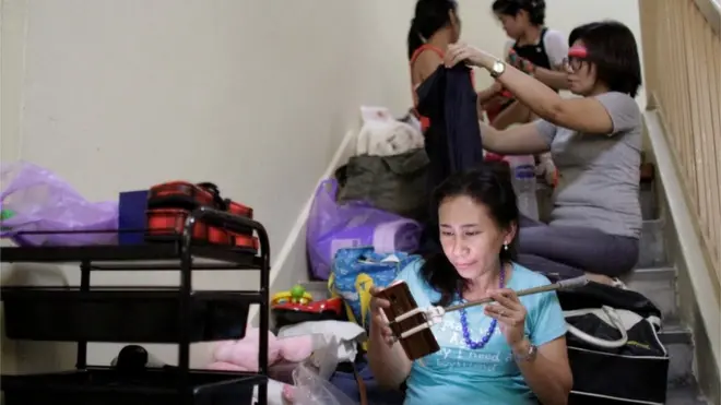 စင်ကာပူနိုင်ငံက အိမ်အကူ လုပ်တဲ့ ဖိလစ်ပိုင် အမျိုးသမီး