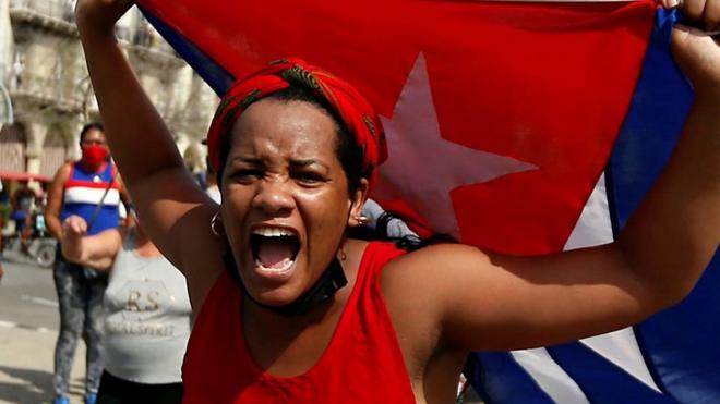 Протестующие на Кубе