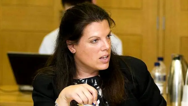 కరోలిన్ నోక్స్ 2010 నుంచి ఎంపీగా ఉన్నారు