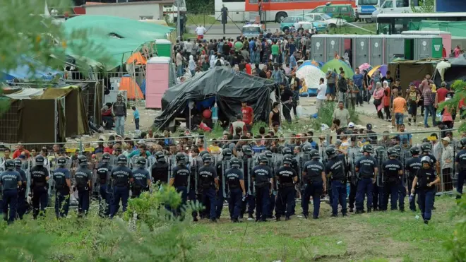 Macaristan-Sırbistan sınırındaki göçmen kampı
