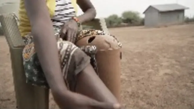 په داسې حال کې چې نیروبي کې د اقلیمي بدلون په هکله د افریقايي هېوادونو چارواکو غونډه کېږي، د بارینګو جهیل سیمې شاوخوا اوسېدونکو د حکومت پر ضد عریضه کړې.