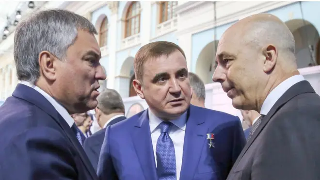 Опрошенные Би-би-си чиновники говорят, что ненависть россиян не ощущают. На фото: спикер Госдумы Вячеслав Володин, губернатор Тульской области Алексей Дюмин и первый вице-премьер Антон Силуанов