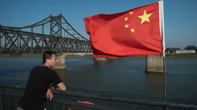 Los puentes que unen la frontera entre Corea del Norte y China son parte del circuito comercial entre ambos países.