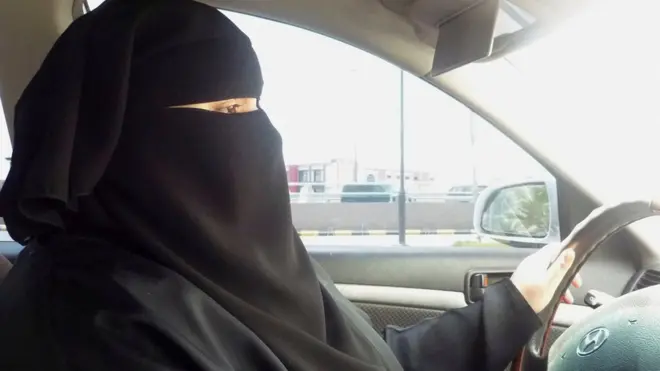 أخيرا تحققت أحلام الكثير من السعوديات في قيادة السيارات