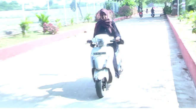 Yasmiin Saciid Xuseen mooto ayey jaamacadda ku tagtaa