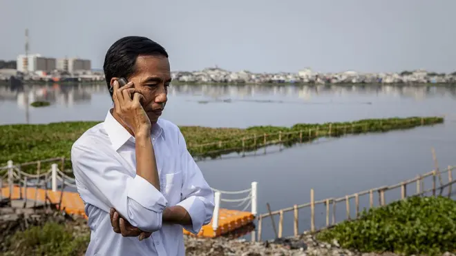Jokowi memastikan bakal membentuk kementerian baru. Namun ia tak menyebut sektor yang bakal diurus kementerian itu.