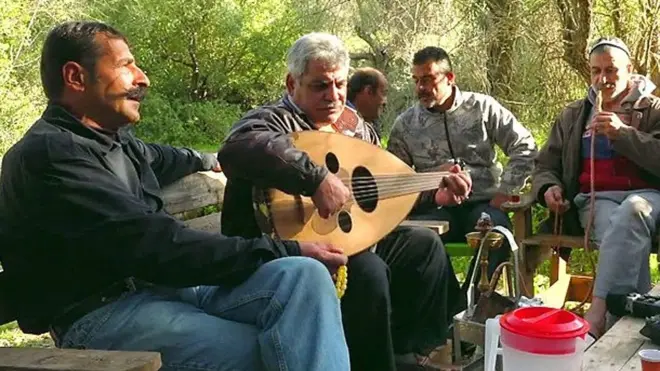 مواهب فنية وسط مخيمات الاجئيين