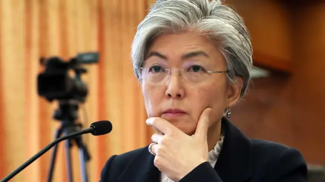 강경화 외교장관이 10일 서울 종로구 정부서울청사에서 열린 외교통일위원회 외교부, 한국국제협력단, 한국국제교류재단, 재외동포재단, 한·아프리카재단에 대한 국정감사에서 의원들의 질의를 듣고 있다