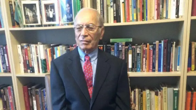 دوکتور کاکړ به افغانستان کې دننه او بهر کې په ډيرو علمي سيمنارونو او کنفرانسونو کې برخه اخيستې اوسلگونه علمي او تاريخي مقالې يې لیکلي دي