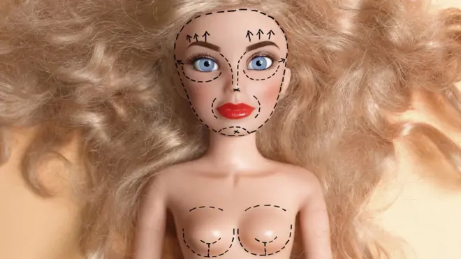 Los narcos favorecen a las mujeres operadas.