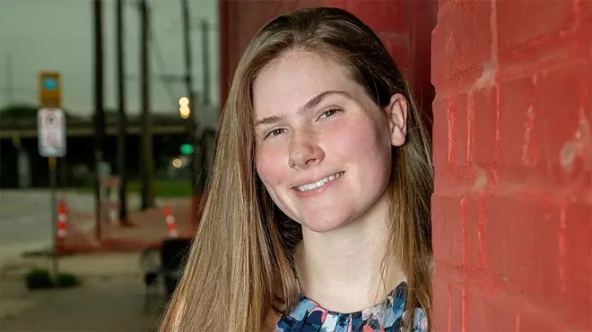 팩스턴 스미스는 여성의 임신중지 권리에 대해 말하기 위해 졸업 연설을 막판에 바꿨다