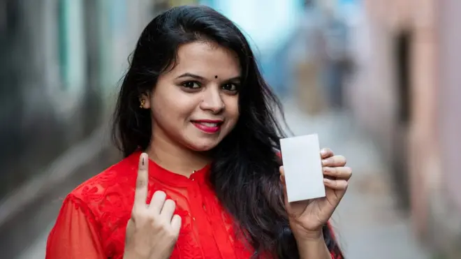 आधार कार्ड, मतदान ओळखपत्र