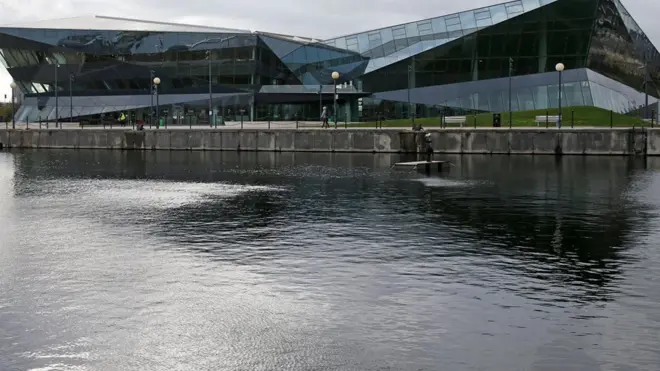 قالت هيئة لندن الكبرى إن القانون سيطبق على 1200 موظف في سيتي هول