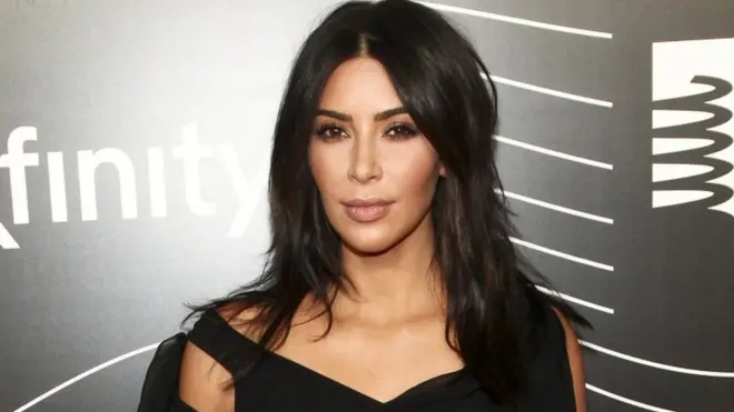 Bintang reality show di sebuah televisi ini menjadi sasaran perampokan di sebuah hotel mewah di Paris.