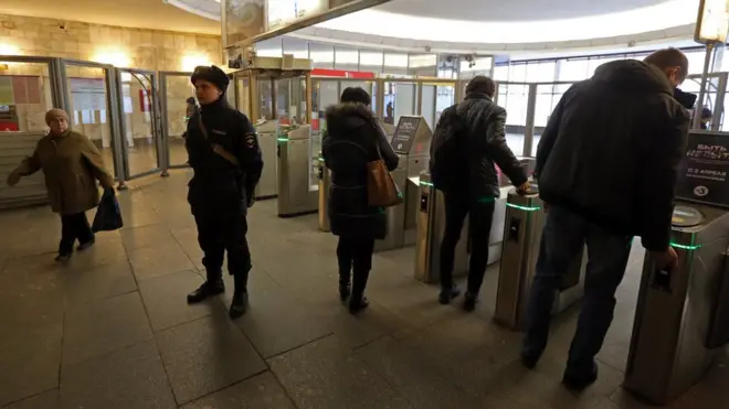 В петербургском метро с понедельника усилены меры безопасности