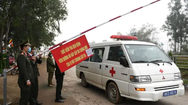 Ngăn đường vào Sơn Lôi, Vĩnh Phúc để cách ly dịch cúm virus corona