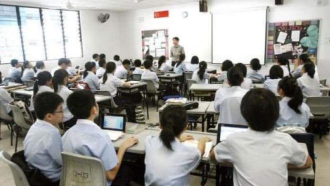 Học sinh các trường phổ thông Singapore không đeo khẩu trang ở trường