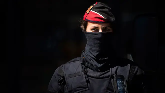 De desobedecer, los mossos se enfrentarían a "consecuencias muy graves" como la inhabilitación del cargo o la imputación de delitos.