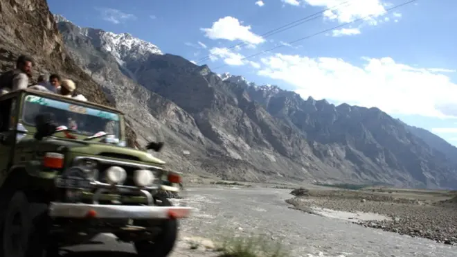 تانگیر اور داریل میں عسکریت پسندوں کے جانب سے سکول جلائے جانے کے واقعے کے بعد پولیس نے بڑے پیمانے پر کارروائی کی جس میں ایک مبینہ عسکریت پسند ہلاک ہوا۔