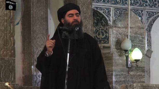 Baghdadi addressing crowd in Mosul, 2014