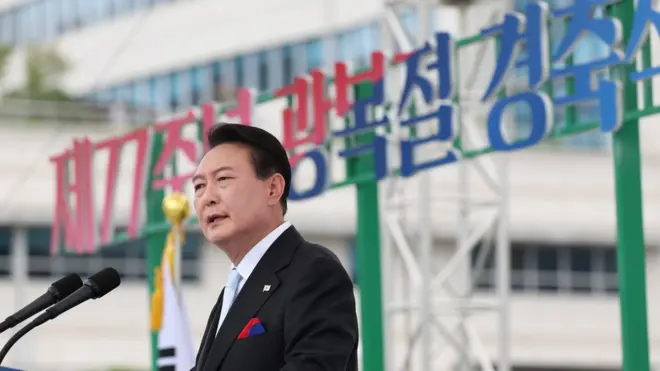 윤석열 대통령이 15일 용산 대통령실 잔디마당에서 열린 제77주년 광복절 경축식에서 경축사를 하고 있다