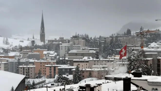 习近平将于周日中午飞抵苏黎世，随后将到达瑞士首都参加一个庆祝宴会，，周二去参加在达沃斯举行的年度世界经济论坛(WEF)。