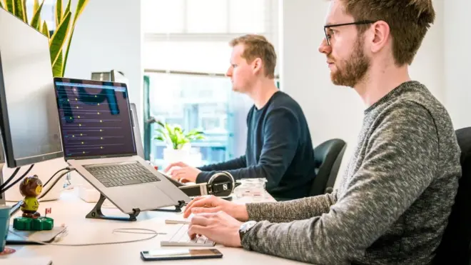 "Лякав навіть гавкіт собак". Як білоруські айтішники емігрують в Україну - Washington Post