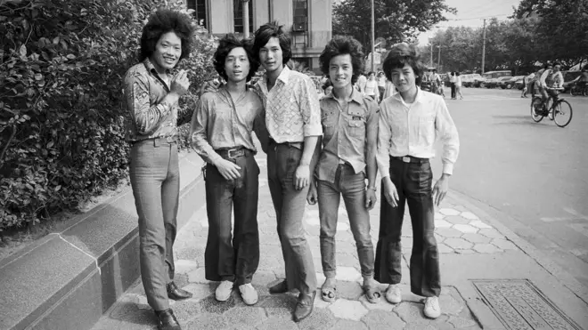 1985：5位打扮前卫的年轻人在上海外滩。