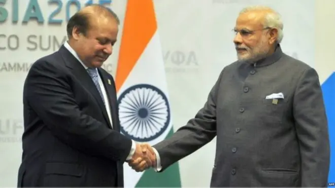 කාශ්මීර් ප්‍රහාරයෙන් පසු විරසක වෙමින් සිටින අසල්වැසියන් දෙදෙනා