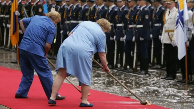 Працюють і платять податки вдічі менше українців, ніж мало б бути