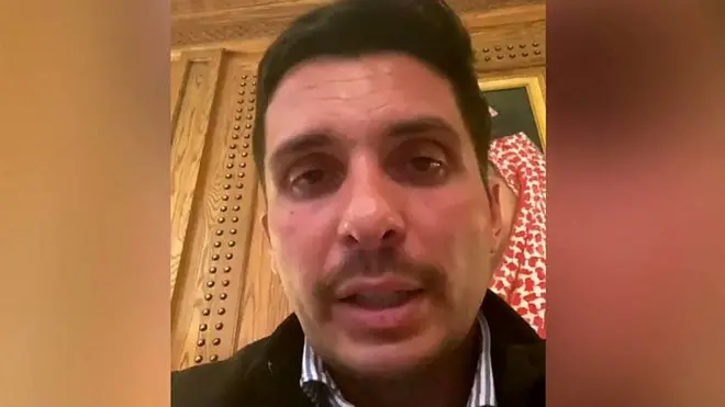 पूर्व क्राउन प्रिंस हमज़ा ने कहा है कि उनका इंटरनेट बंद कर दिया गया है और उनकी फ़ोन लाइन काट दी गई है