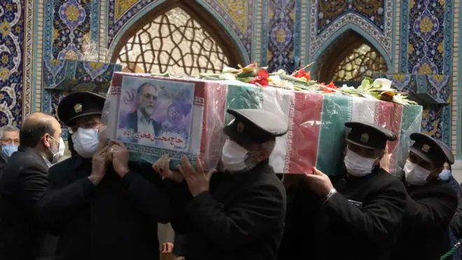 من مراسم جنازة العالم الإيراني محسن فخري زادة