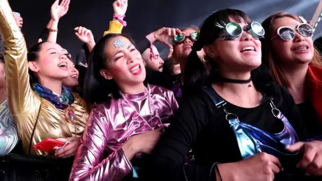 आयोजकों का दावा है कि इन समारोहों में 7 लाख से अधिक लोगों ने शि​रक़त की