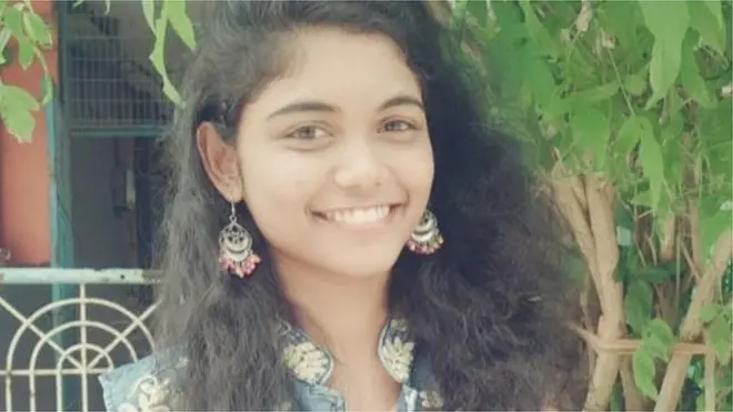 అనంతపురం జిల్లా ధర్మవరంలో స్నేహలత అనే యువతి హత్యకు గురైంది