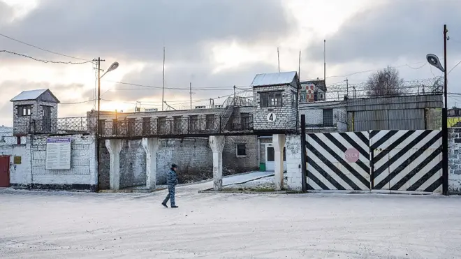 ИМльдара Дадина этапировали из колонии ИК-7 пятого декабря, с тех пор его место нахождения неизвестно