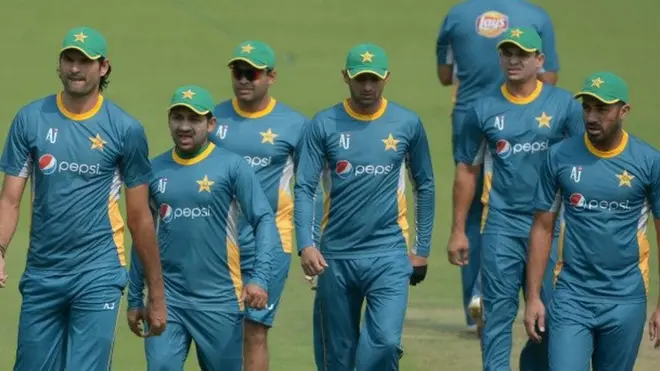 پاکستانی کرکٹ ٹیم آسٹریلوی سرزمین پر 11 ٹیسٹ سیریز کھیل چکی ہے لیکن ابھی تک وہ کوئی ٹیسٹ سیریز جیتنے میں کامیاب نہیں ہو سکی ہے۔ اس نے 21 سال سے آسٹریلیا میں کوئی ٹیسٹ میچ نہیں جیتا ہے