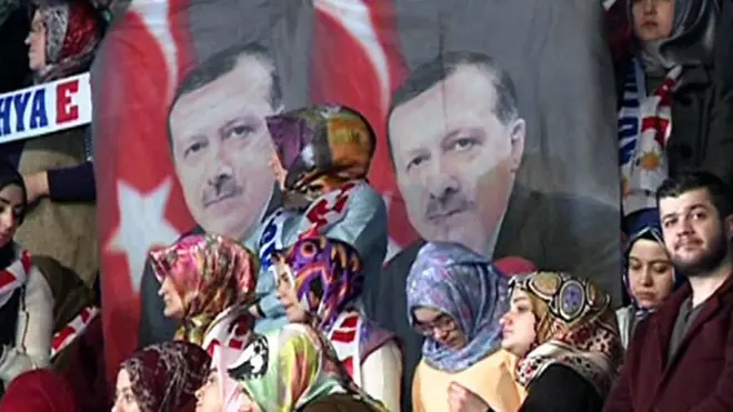 حزب العدالة والتنمية يطلق حملة تطالب بتوسيع صلاحيات أردوغان