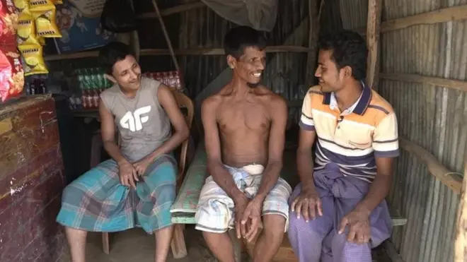 उखिया में शरणार्थी शिविर के सामने की एक दुकान