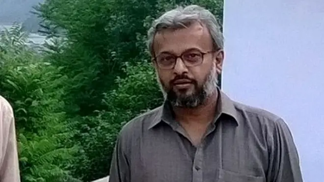 ڈاکٹر ریاض کے دوست انھیں 'ایجی ٹیٹر ان چیف' کہتے ہیں، ان کی زندگی کا مقصد آواز بلند کرنا ہے، اور وہ 20، 25 سال سے یہ کام کر رہے ہیں: محمد حنیف