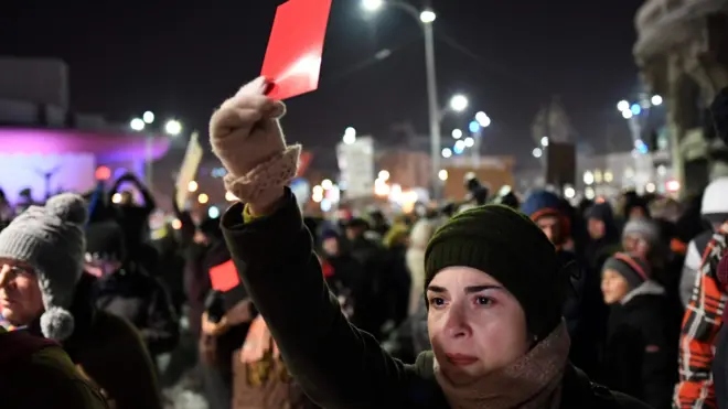 протестующие